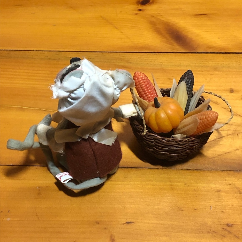 Maiden Mouse With Harvest Basket 1981 Vintage Hard To Find Annalee Doll 6 Inch - Picture 2 of 4